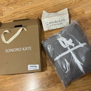 Queen size 4 piece sheet set